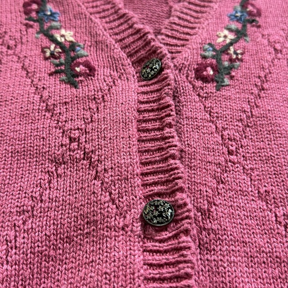 Vintage Cottage Essentials sweater vest - Picture 2 of 6